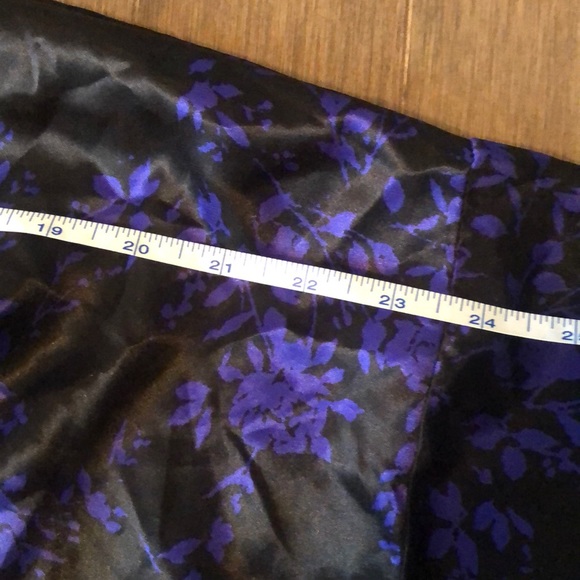 2/40$ 🛍 Beautiful Silk Robe - Picture 10 of 11